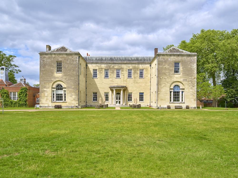 Hitchin Priory Hotel Exterior photo