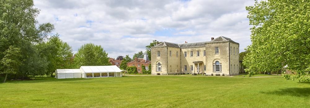 Hitchin Priory Hotel Exterior photo