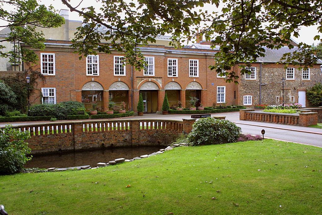 Hitchin Priory Hotel Exterior photo