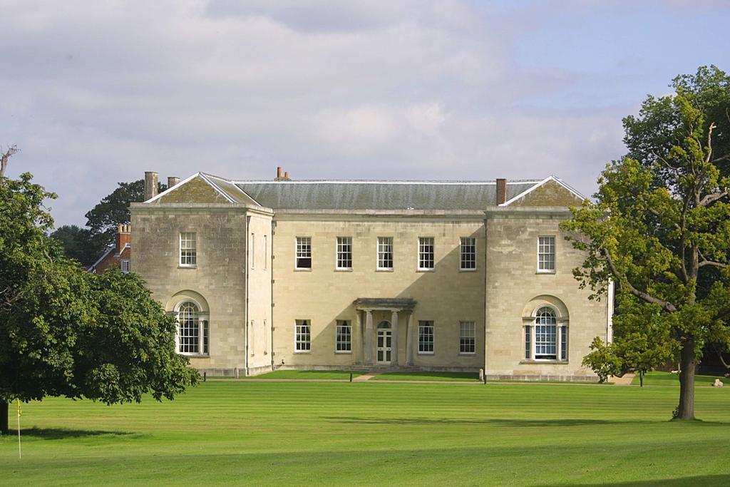 Hitchin Priory Hotel Exterior photo