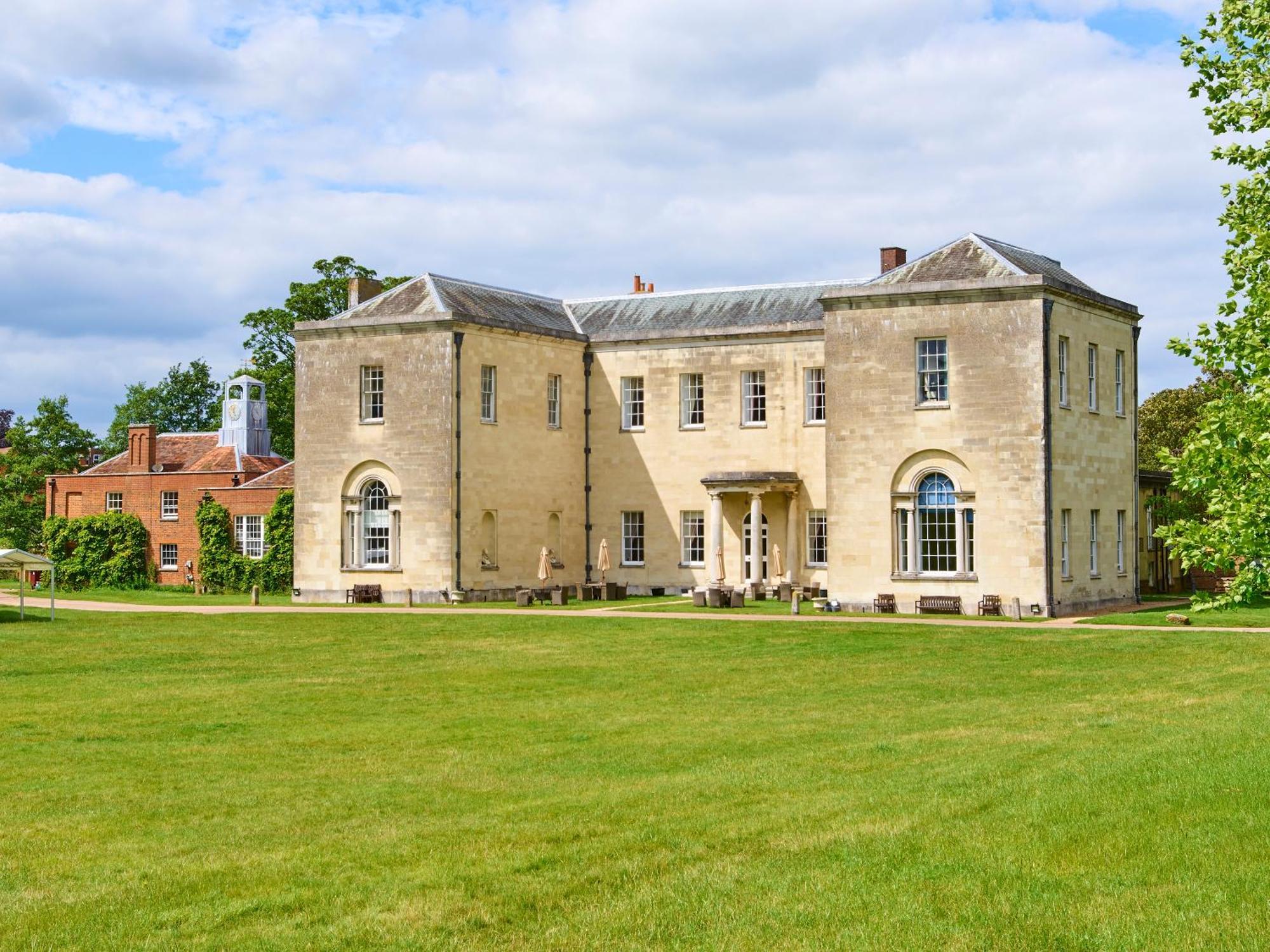 Hitchin Priory Hotel Exterior photo