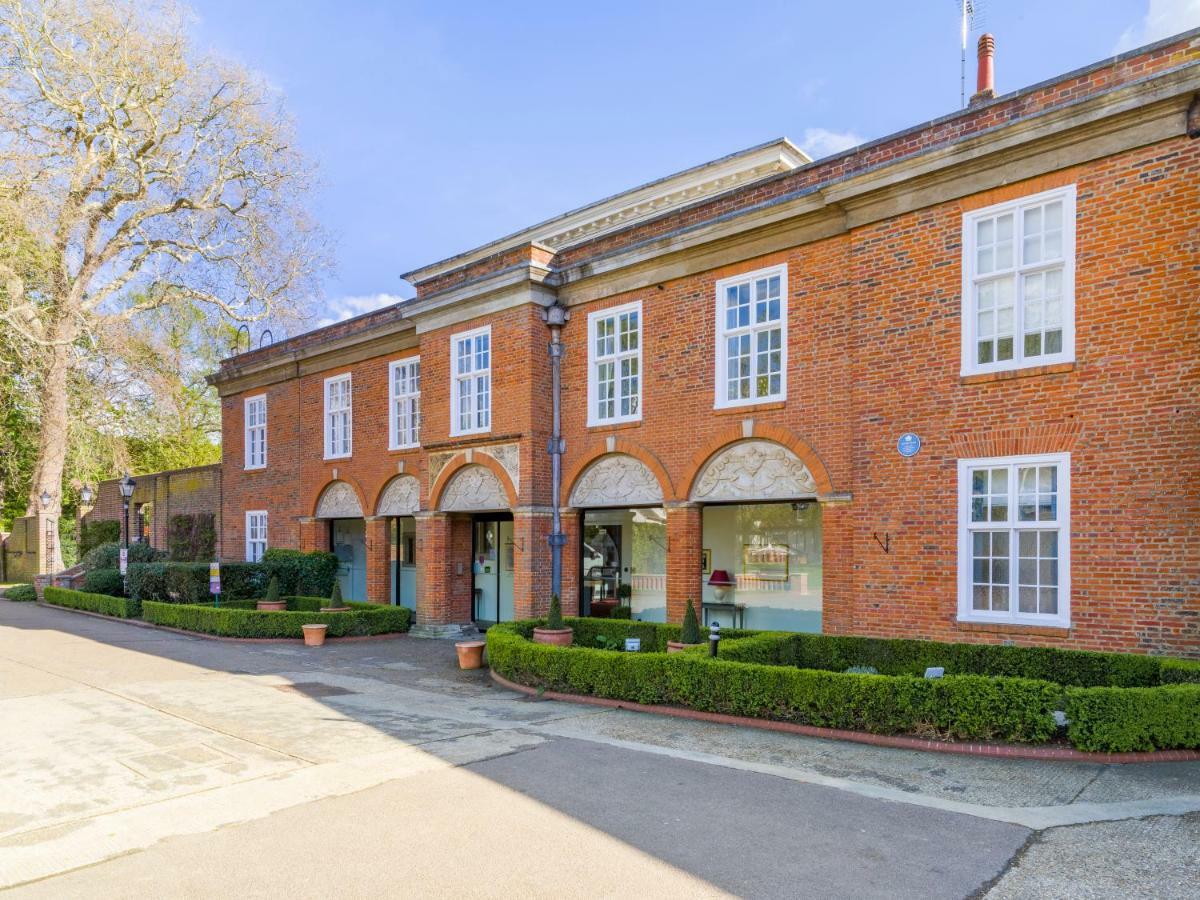 Hitchin Priory Hotel Exterior photo