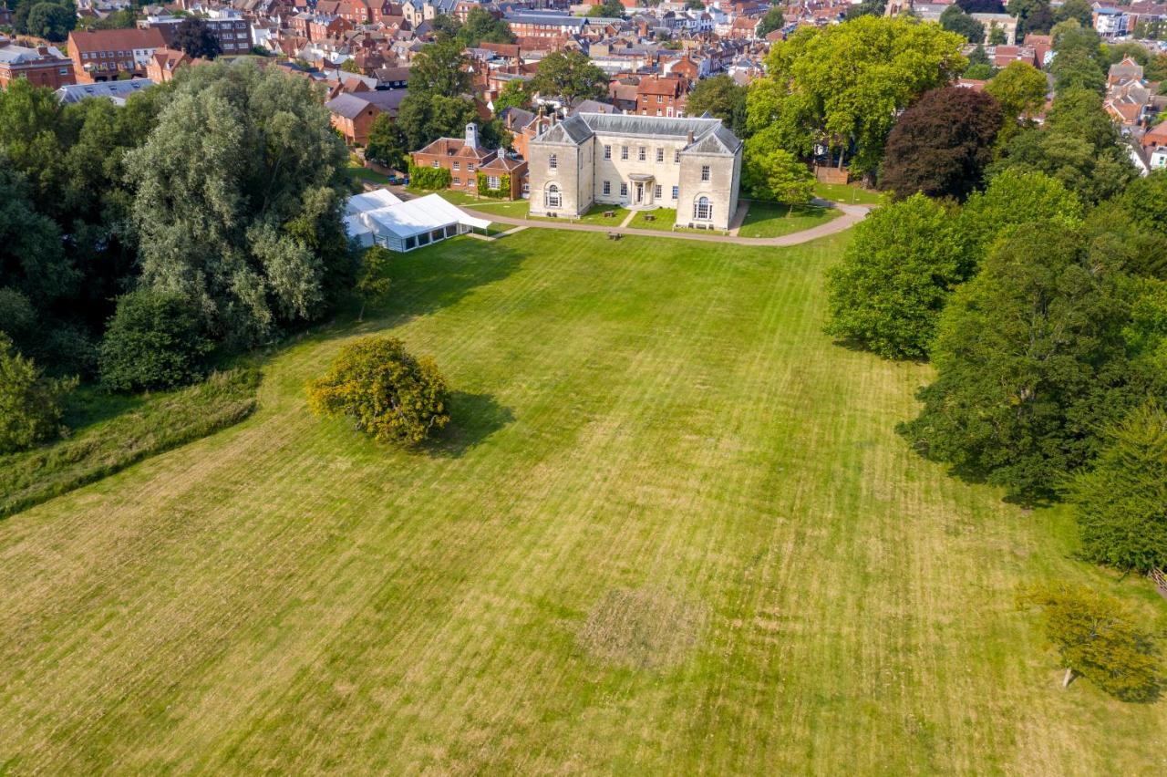 Hitchin Priory Hotel Exterior photo