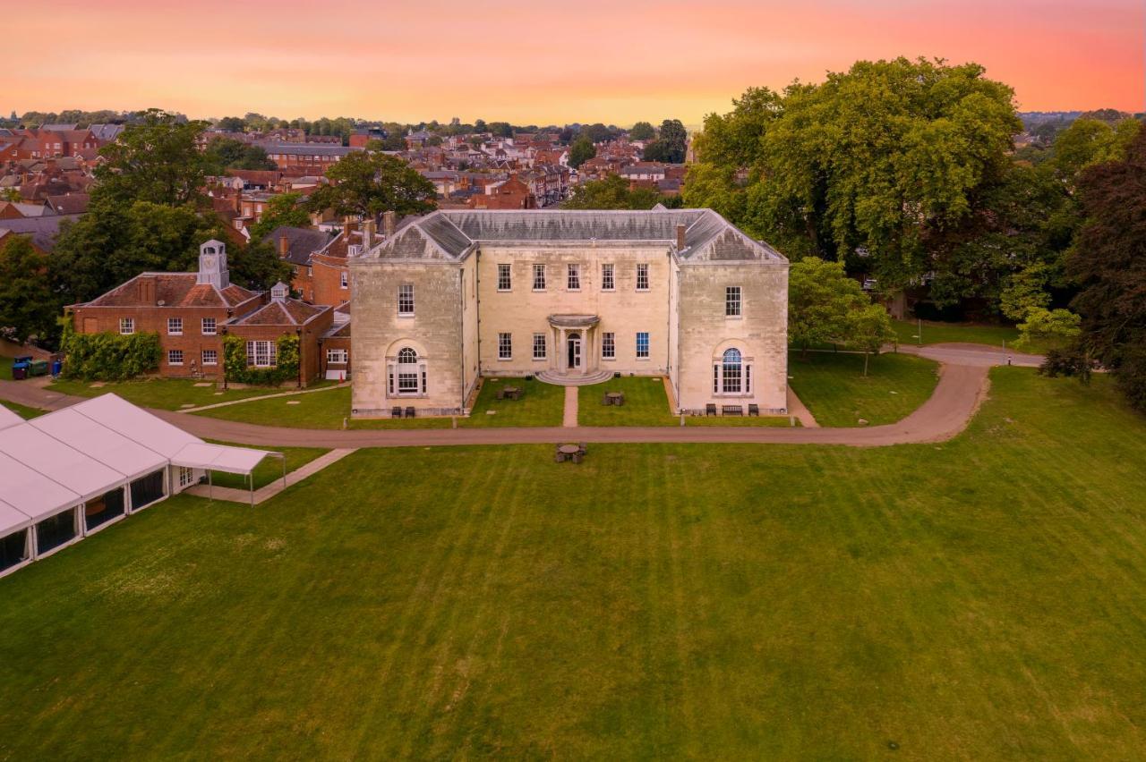 Hitchin Priory Hotel Exterior photo